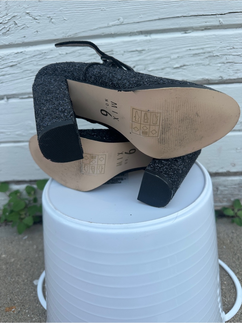 Black Glitter Mary Jane Block Heel Pumps - Picture 2 of 2